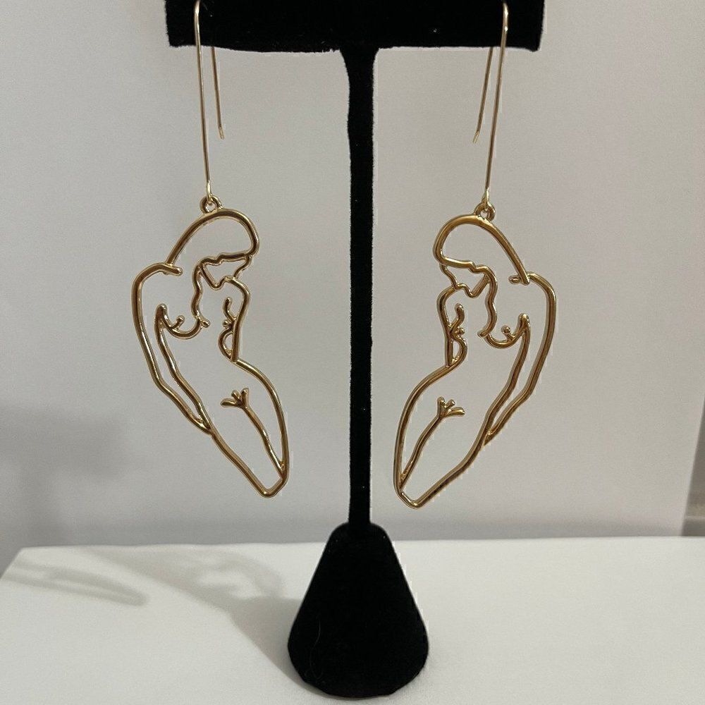 𝅺GOLD tone Art Deco female nude dangle earrings